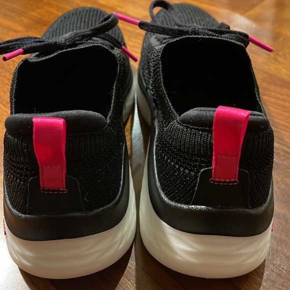 SKECHERS GOWALK HYPER BURST - MOON WALKING - LADIES' 7.5 - BLACK W PINK ACCENTS - Picture 5 of 16